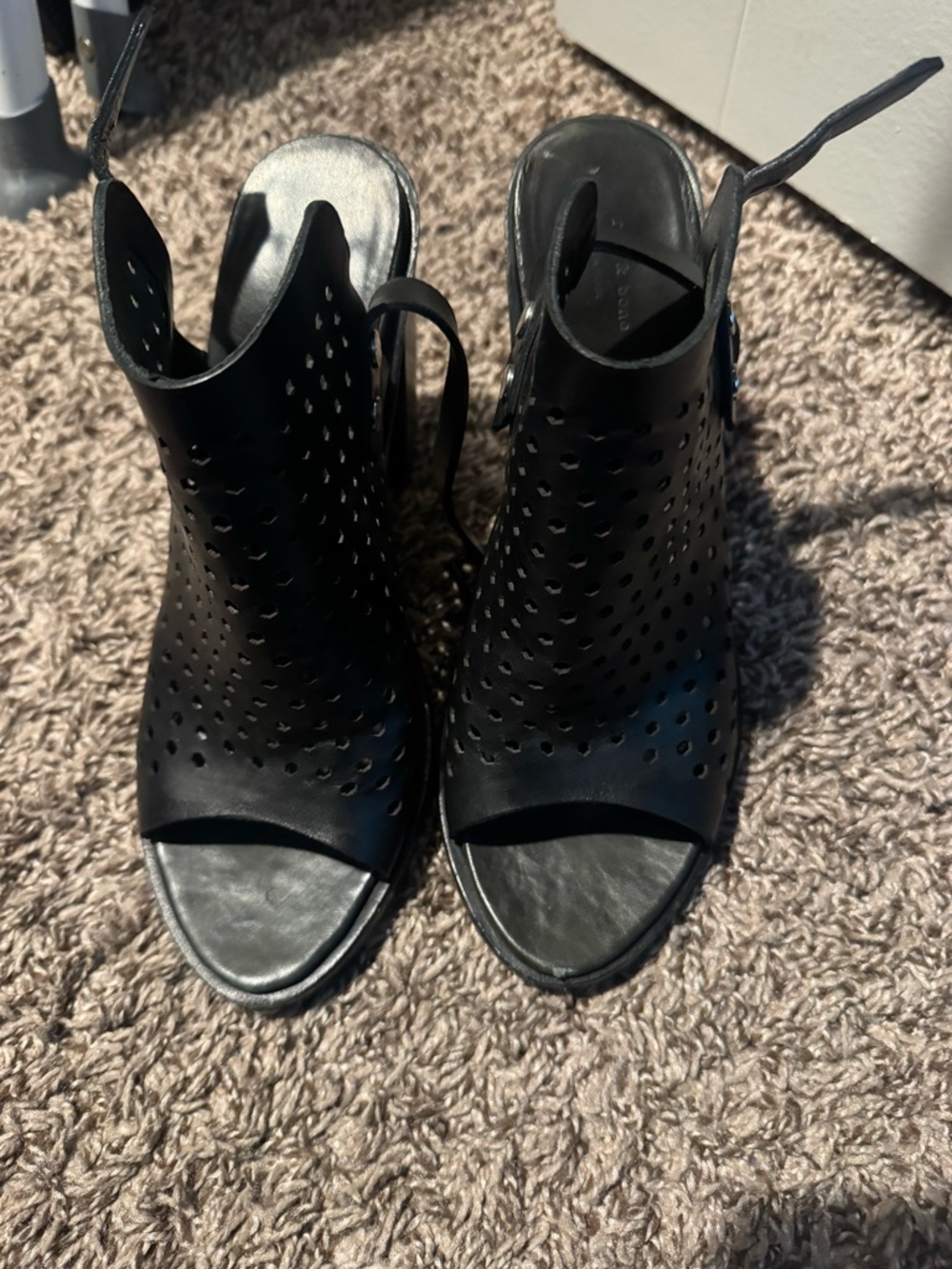 Rag & Bone Wyatt perforated block heel sandal. 38.5 - Picture 7 of 7